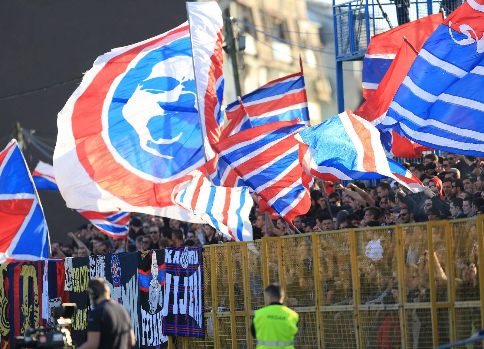 Hajduku zbog sramotne poruke Torcide zatvoren dio stadiona!