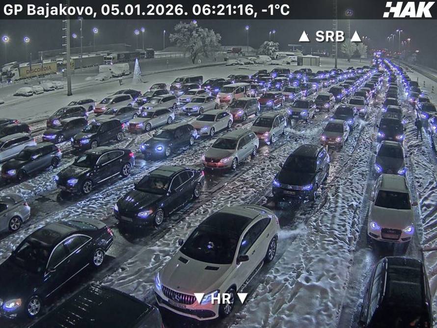 FOTO  Snijeg pada u Zagrebu, A1 zatvorili kod Sv. Roka zbog sudara. Ovako izgledaju ceste