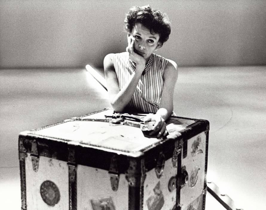 Entertainment News - Dec. 8, 2011