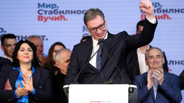 Vučić proglasio pobjedu: 'Srbija se znatno pomaknula udesno'