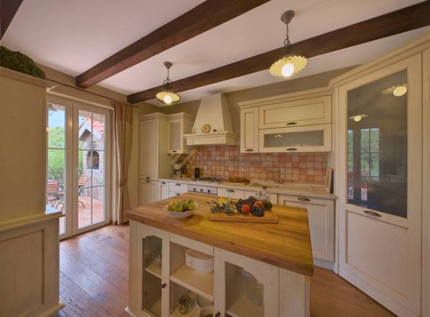 FOTO Pogledajte kako izgleda jedna od najskupljih vila na Hvaru: Ima osam apartmana