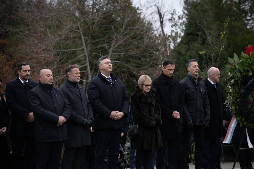 Tuđmanov unuk Siniša Košutić posjetio djedov grob na 25. godišnjicu smrti