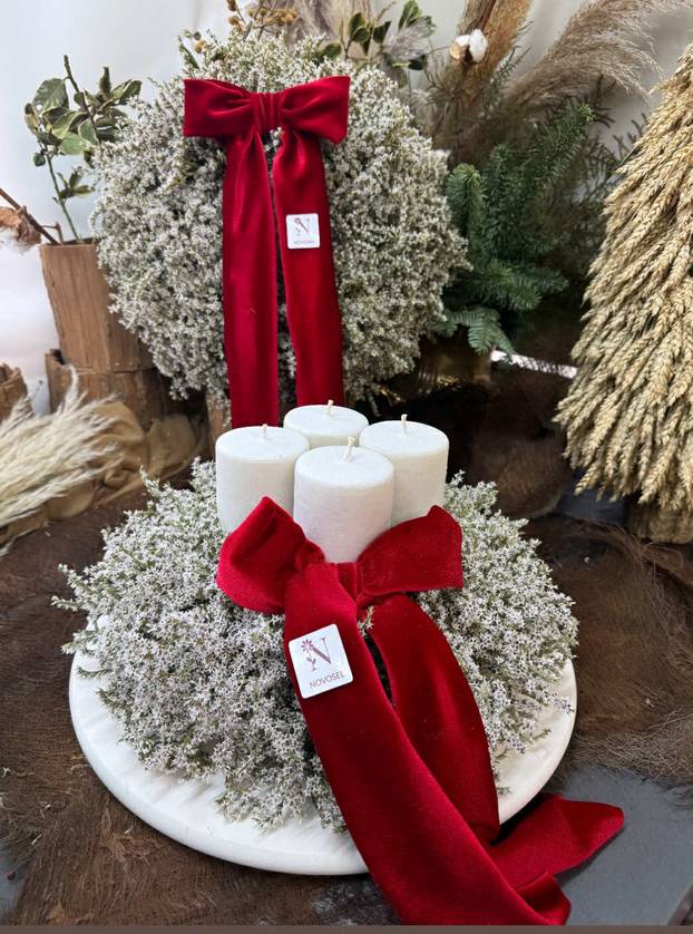 FOTO Domaći kreativci svojim vijencima za vrata stvaraju blagdansku magiju već na ulazu