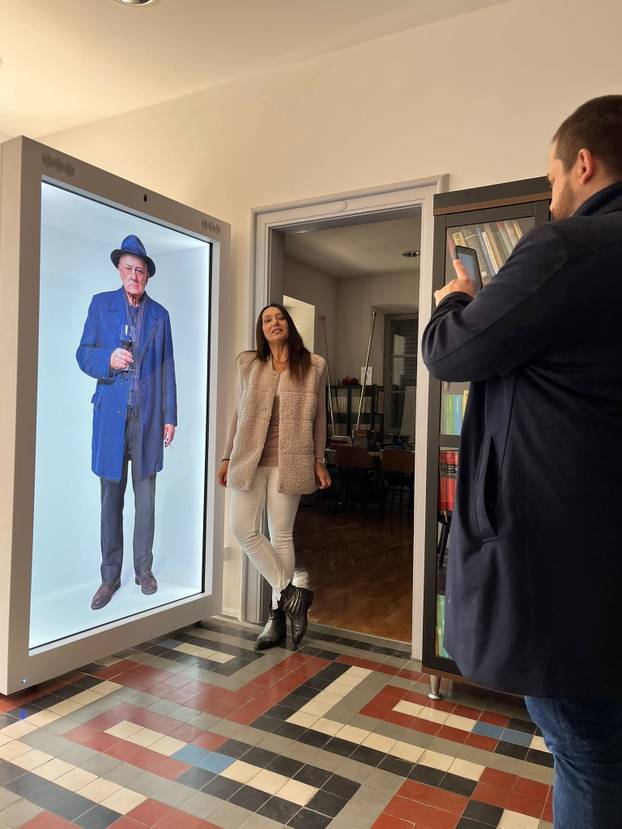 FOTO U Imotskom možete okinuti selfie s Tinom Ujevićem. Čak se i miče. Evo o čemu je riječ