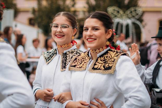 Dječje vinkovačke jeseni: Spoj folklora i slavonskih pjesama