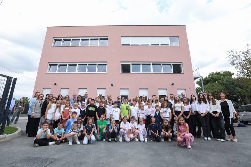 Gradona&ccaron;elnik Toma&scaron;evi&cacute; posjetio novoizgra&dstrok;enu Osnovnu &scaron;kolu Lu&ccaron;ko - Podru&ccaron;ni objekt Je&zcaron;dovec