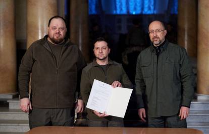 Zelenskij je potpisao službeni zahtjev za ulazak Ukrajine u EU