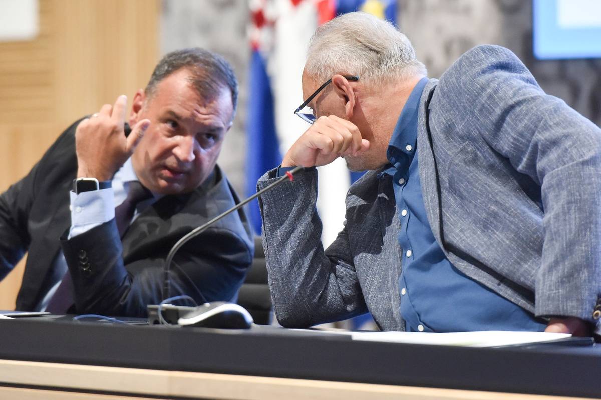 Beroš: 'Kampanja antivaksera je jaka'; Božinović: 'Događaje bez kontrole treba zabraniti'