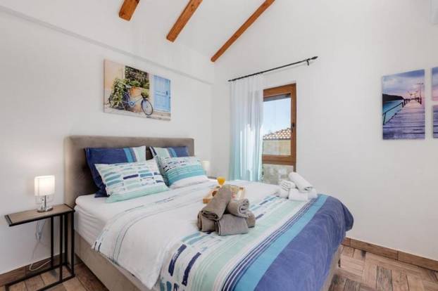 FOTO Vila na Krku ima grijani bazen sa slanom vodom i ljetnu kuhinju, a cijena? Ma, sitnica...