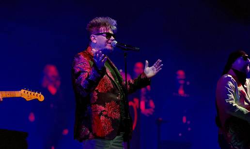 VIDEO Crvena Jabuka u Areni Zagreb pjeva uglas s publikom u čast neprežaljenom Halidu