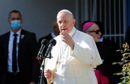 Papa se sastaje s romskom zajednicom u Košicama