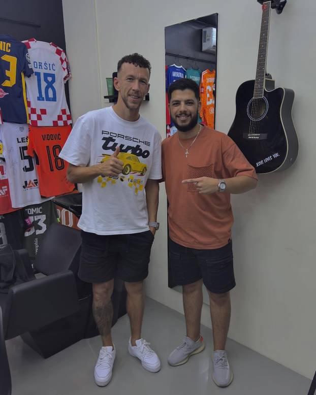 FOTO Tko je brijač 'vatrenih'? Uspio je nagovoriti Modrića na promjenu: 'Perišić? Boljelo me'