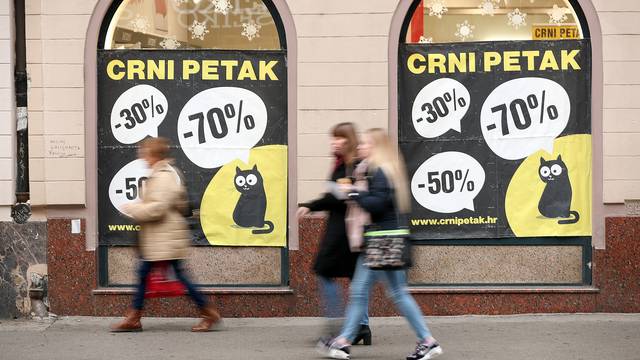 Zagreb: Izlozi trgovina prepuni plakata sa sniÅ¾enjima za Black Friday