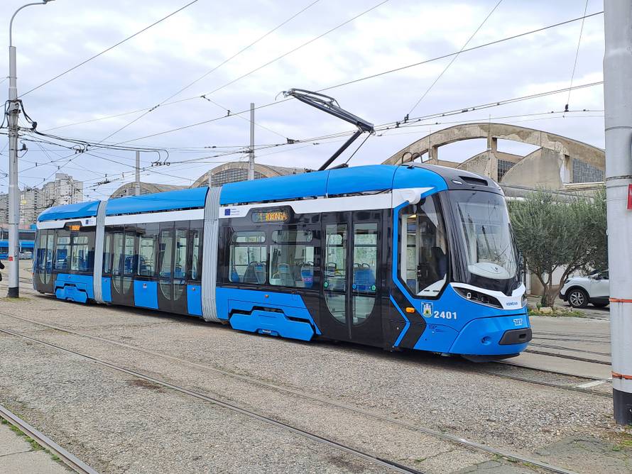 Zagrebom vozi prvi potpuno novi tramvaj