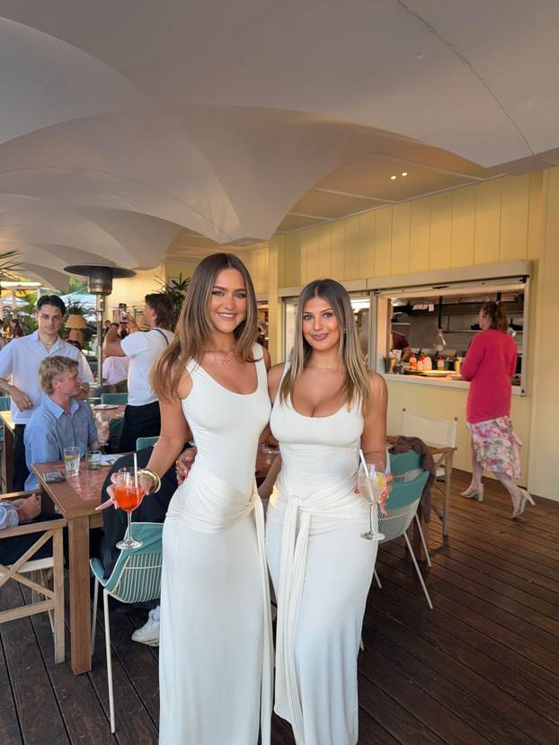 FOTO Unuka legende kriketa izazvala pomamu bez grudnjaka