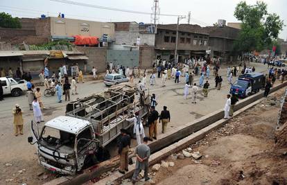 Pakistan: Bacila bombu kod policijske postaje, 7 poginulih