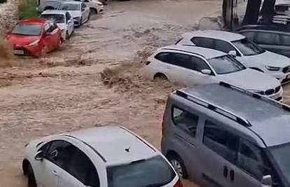 VIDEO Kaos u Sloveniji, snažno nevrijeme potopilo ceste: 'Sve je gora situacija iz sata u sat'