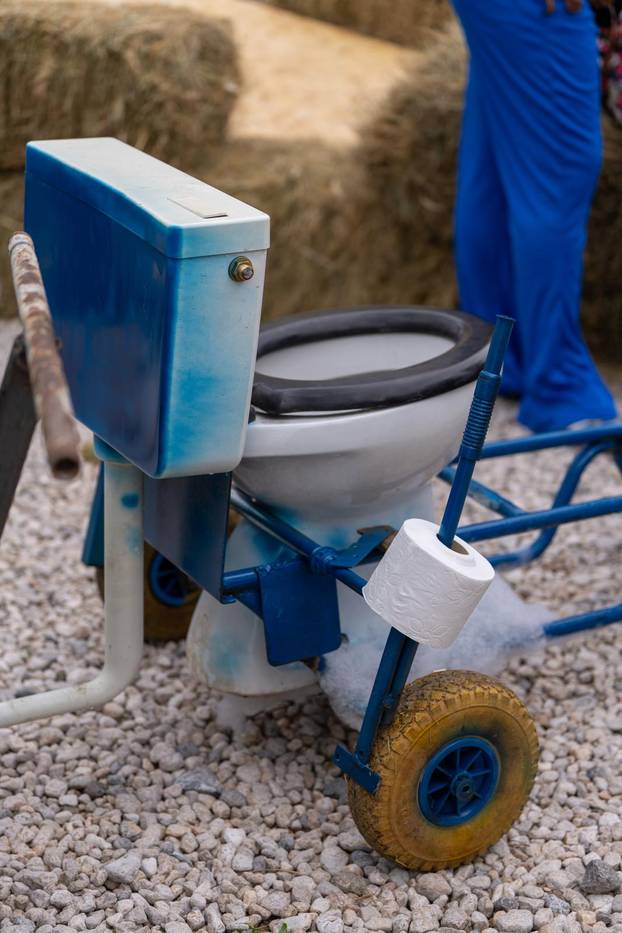 Senj: Održana 1. Senjska maškarana utrka 'Gravity race Senj 2025' podno tvrđave Nehaj