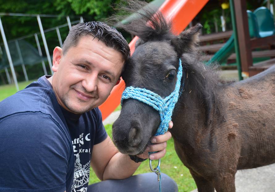 'Meni daj  jedan sok od mrkve, a dečkima ponovi što već piju...'