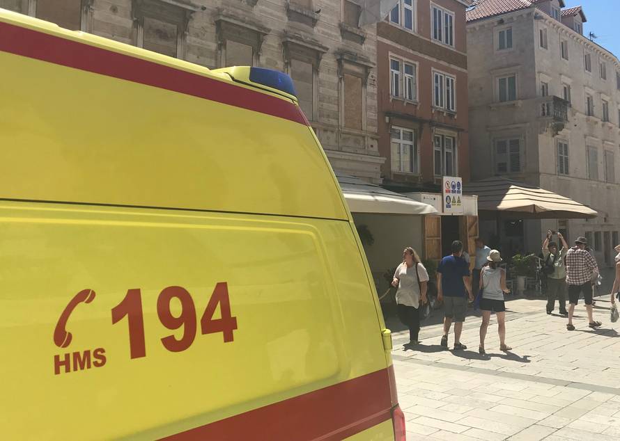 Pao sa sedam i pol metara: Ima teške ozljede glave, u bolnici je