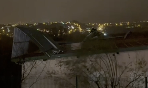 VIDEO Vjetar odnio limeni krov na Vrhovcu: 'Vrisnula sam koliko sam se prepala'