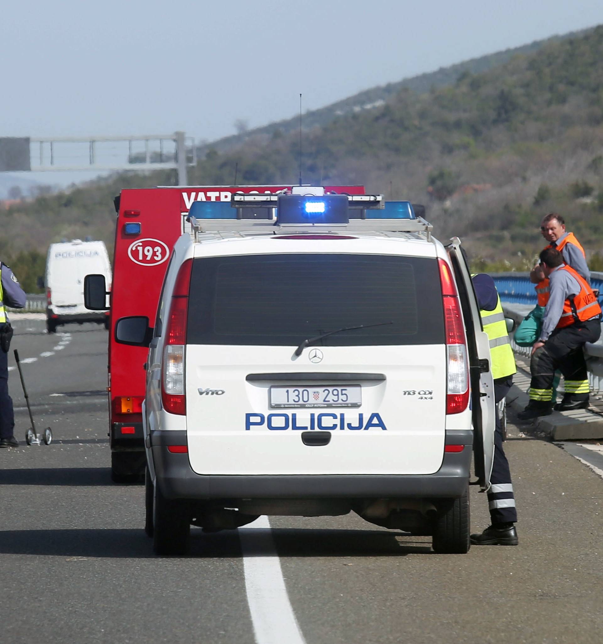 Vozilo Hitne pomoći izletjelo s autoceste, stradalo dvoje ljudi