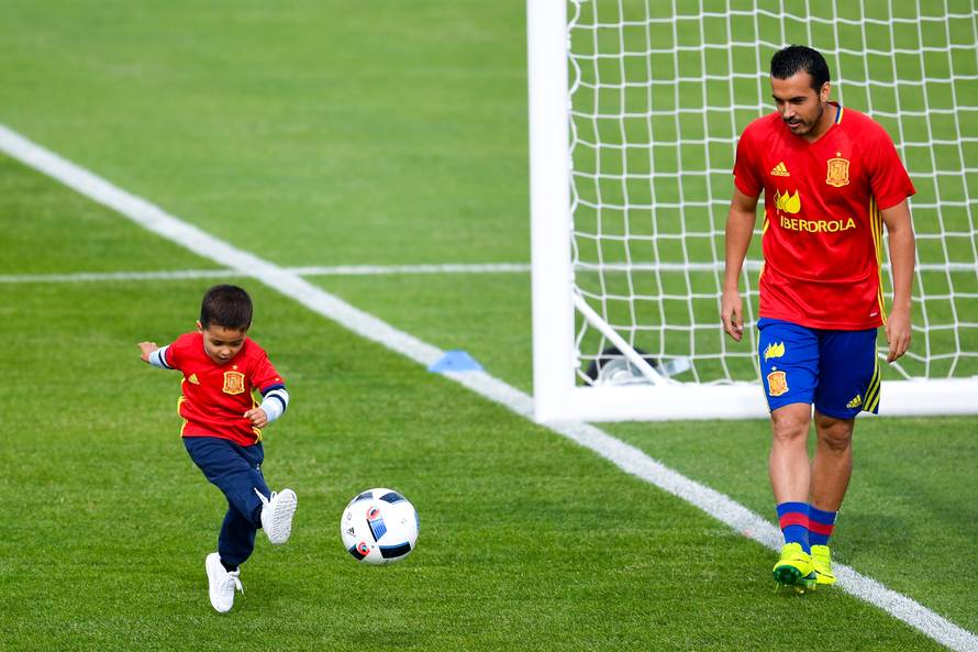 Spain Training Session - UEFA Euro 2016