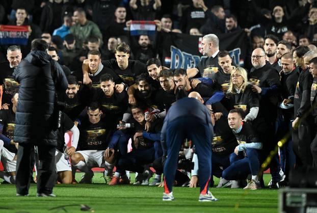 Slavlje nogometaša Hrvatske nakon pobjede nad Farskim otocima i plasmana na Svjetsko prvenstvo