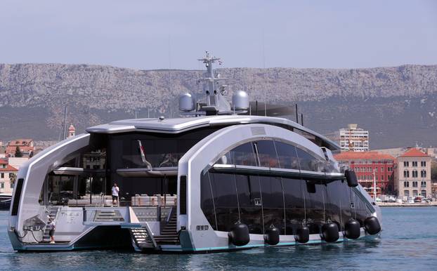 Jahta neobičnog izgleda This Is It uplovila u Split 