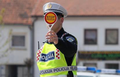 Policija privela četiri migranta, našli ih u busu iz Sinja za Split