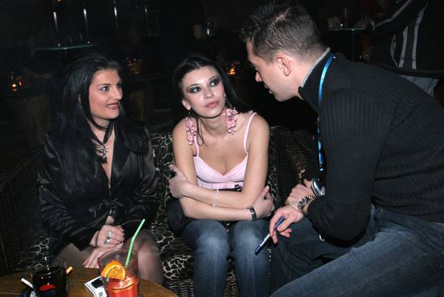 ARHIVA - Poznati nastupili na Folk paradi u klubu "Oks" 2005. godine
