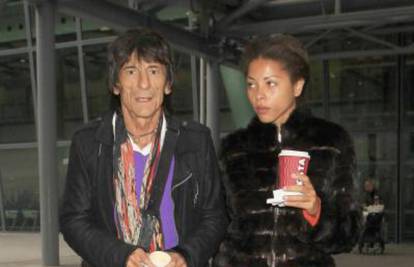 Roker Ronnie Wood i Brazilka Ana Arajuo prekinuli su vezu