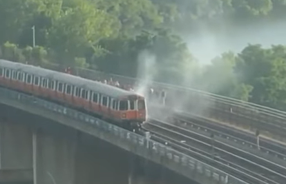 Planuo vlak u Bostonu, putnici bježali i skakali s mosta