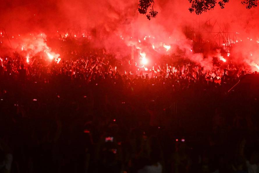 Zagreb: Euforija i bakljada na koncertu Marka Perkovića Thompsona