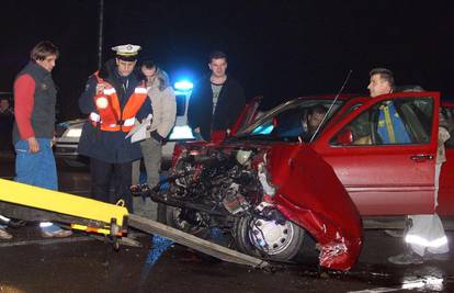 U sudaru na Laništu auto sletio u dvorište kuće