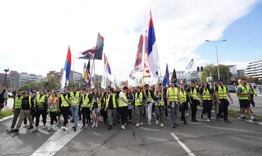 FOTO Tisuće studenata krenulo u Novi Sad. Vučić se pravi glup: 'Što je tamo, neka utakmica?'