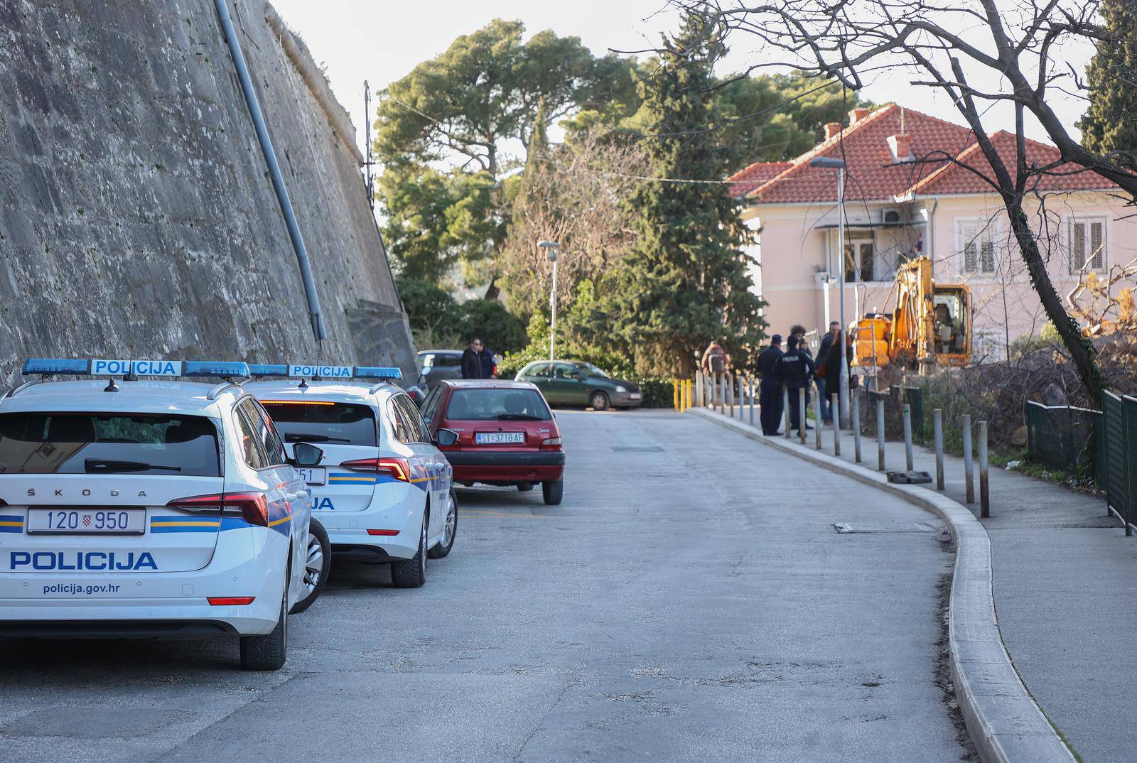 Split: Dogradonačelnik Ivošević priveden zbog pokušaja sprječavanja rušenja stabla