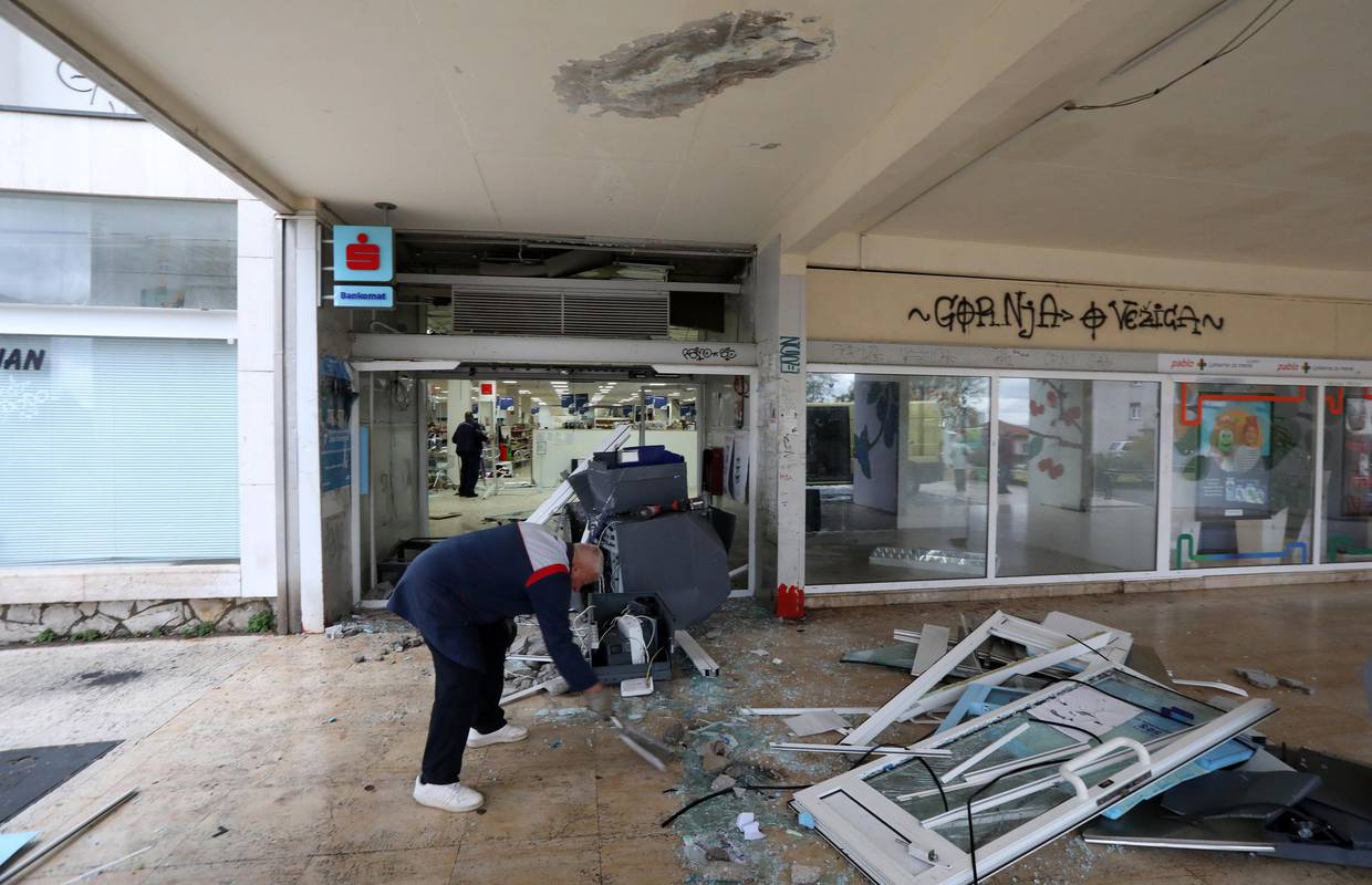Oštetili bankomat u Rijeci: Raznijeli su ga eksplozivom?