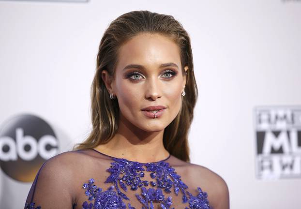 Hannah Davis arrives at the 2016 American Music Awards in Los Angeles