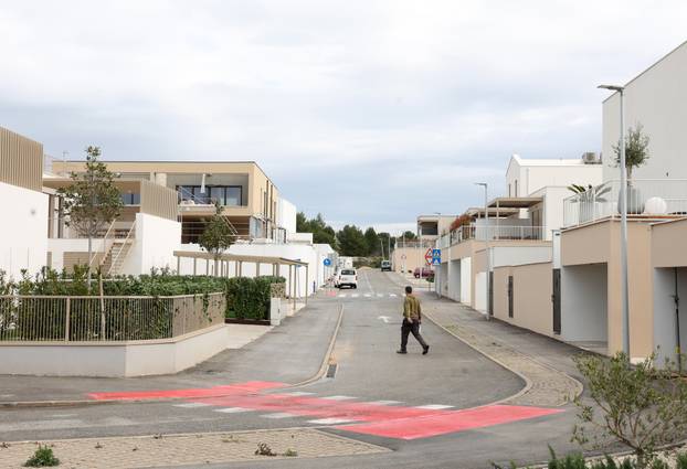 Šibenik: Novoizgrađene vile na plaži Rezalište u Brodarici