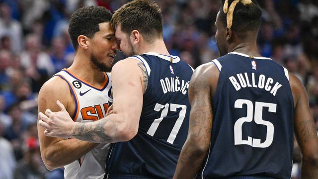 NBA: Phoenix Suns at Dallas Mavericks