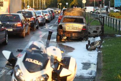 Planuo auto na Horvaćanskoj: U automobilu bile majka i kćer