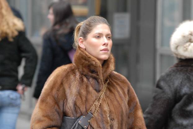 Zagreb: Trudna Jelena Per?in u bundi na špici