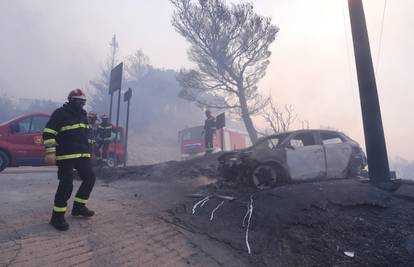 Fotoreporter Pixsella u središtu požara kraj Makarske: 'Ovdje je apokalipsa, gore kuće, auti...'