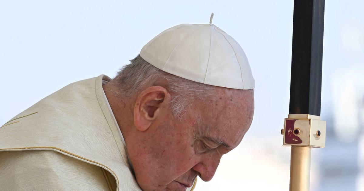 Pope Francis’ fever has subsided, but he continues to battle pneumonia