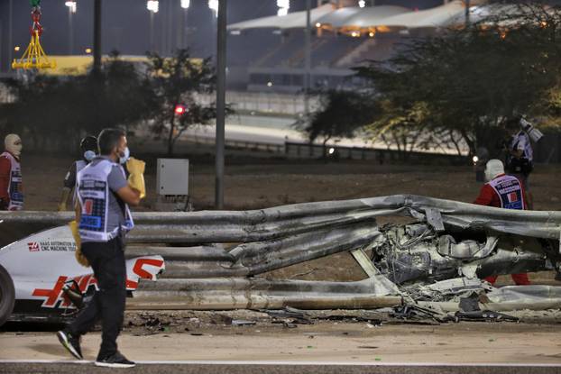 Stravi?na nesre?a u Bahreinu: Grosjean se zabio u zid, bolid se u udarcu prepolovio i izgorio