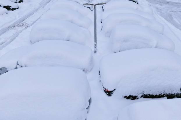 Pogled iz zraka na Sarajevo u potpunosti prekriveno snijegom