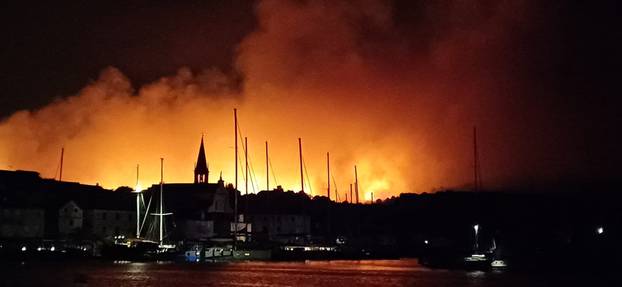 NESTVARNE SCENE Pogledajte kako izgleda nebo iznad Brača. 'Slušajte upute službi...'