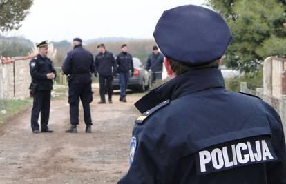 Žive u Srbiji, rade u Hrvatskoj, a oružje su ostavljali na granici