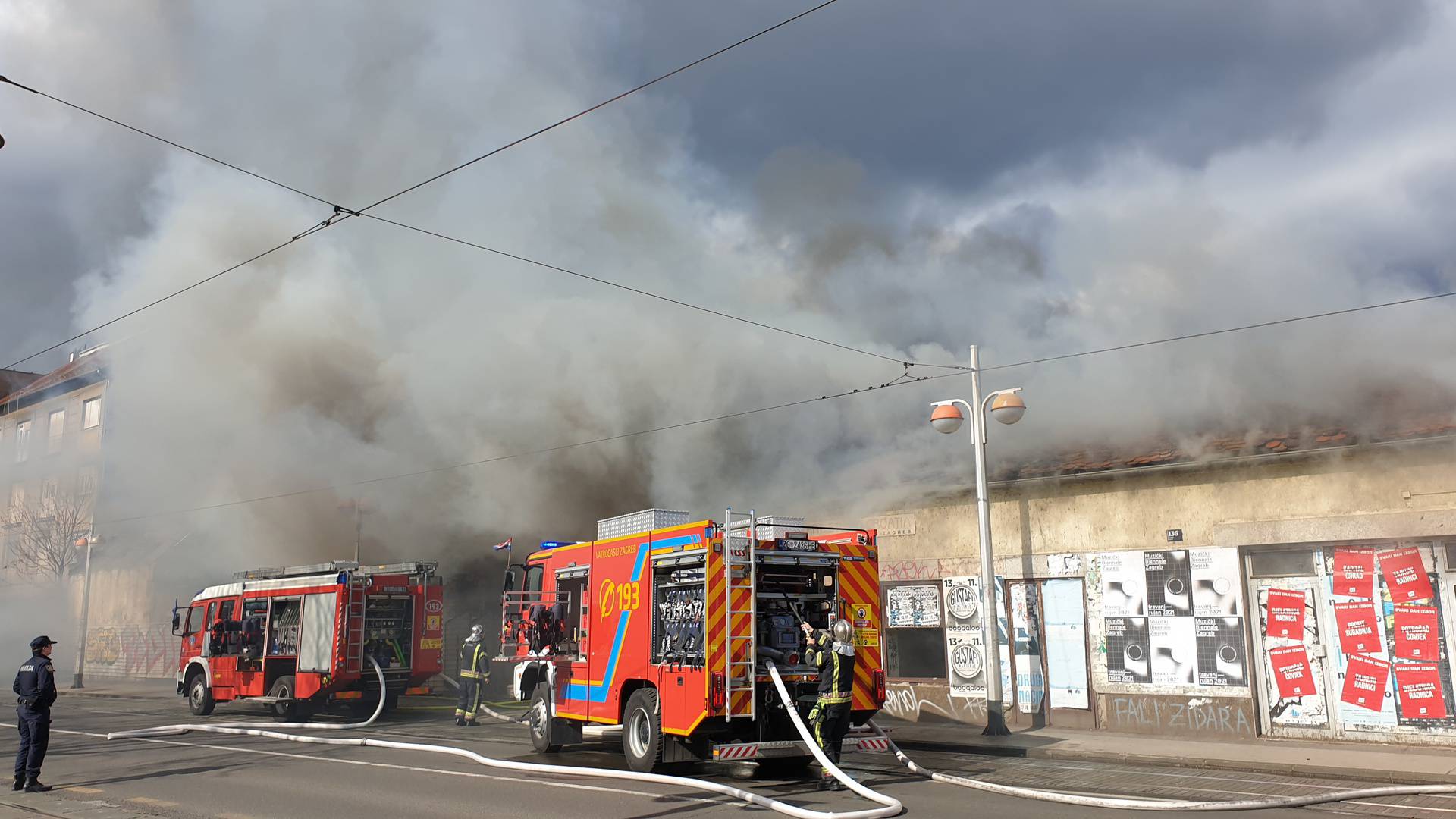 Zagreb opet u dimu: Na Knežiji izbio požar, zatvorena Savska